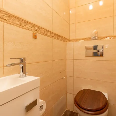 Spacious Perfect For Families By Renters Appartement