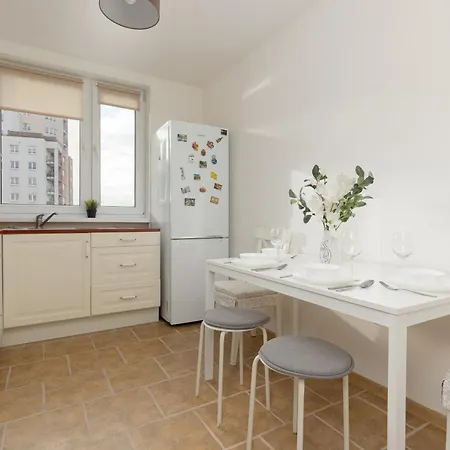 Spacious Perfect For Families By Renters アパート ワルシャワ