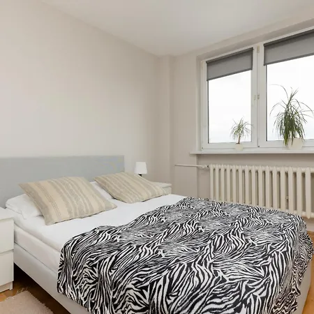 Spacious Perfect For Families By Renters Apartmán Varšava